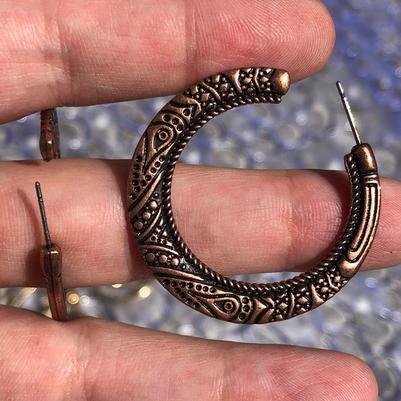 8 pair lot // GOLD & RHINESTONE hoop earrings CLASSY - Picture 7 of 8